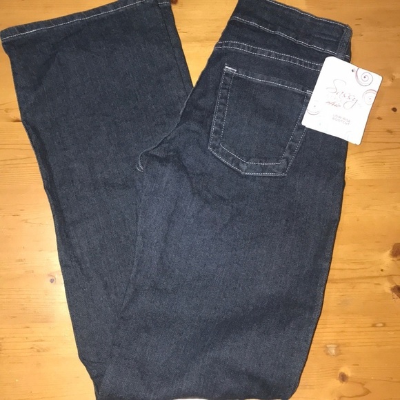 Chic Sassy Style Low Rise Boot Cut Jeans 2 & 6 - Picture 1 of 7